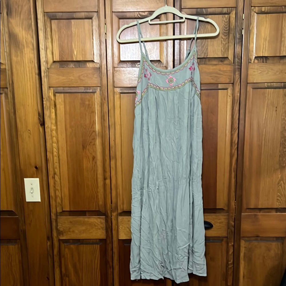 NWT Natural Life Gray Dress with Pink and Yellow Embroidery L